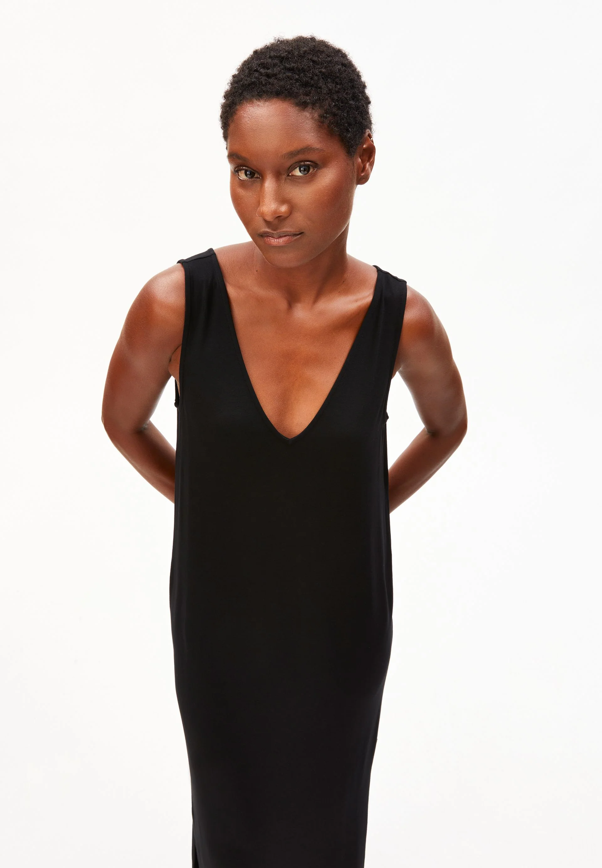 ÄRMELLOSES JERSEY MIDI-KLEID