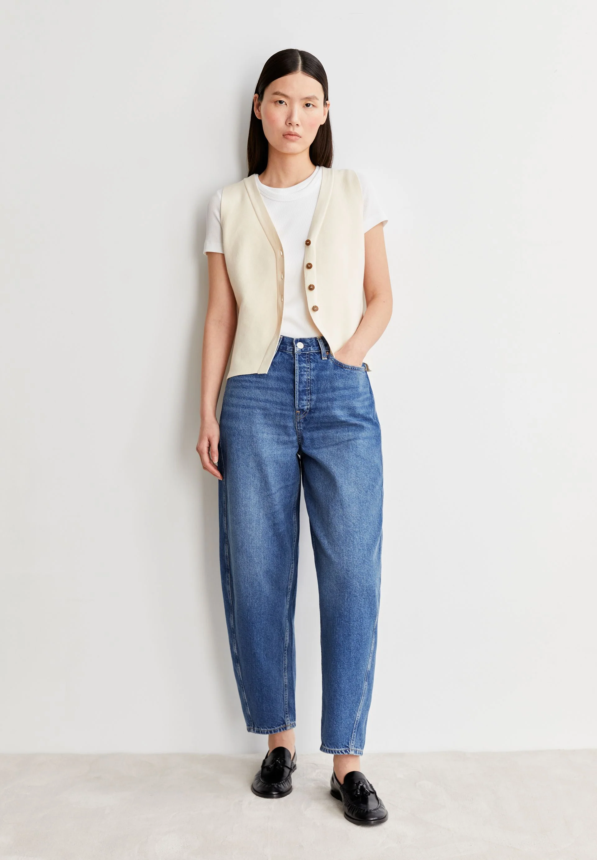 BAARLY HIGH WAIST BARREL JEANS | crunchy - Image 4