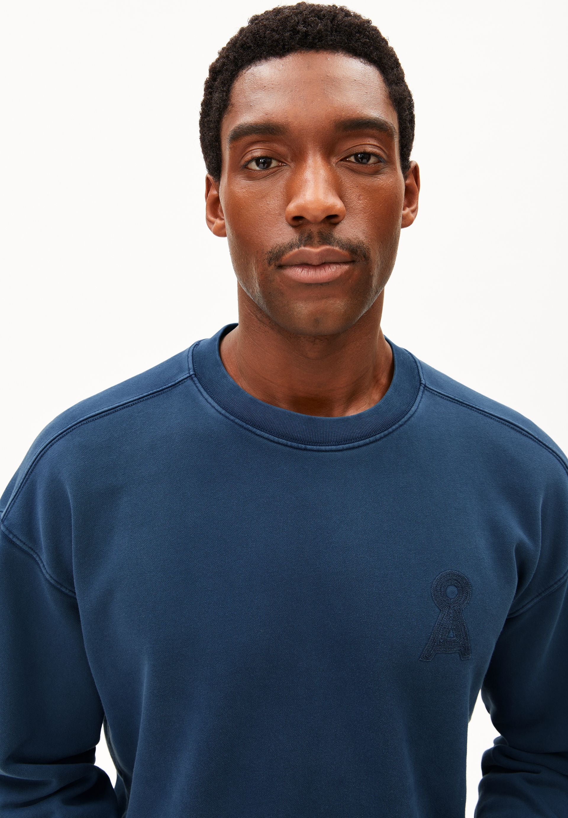 ICONIC Å GMT DYE SWEATSHIRT | tinted navy washed - Image 3