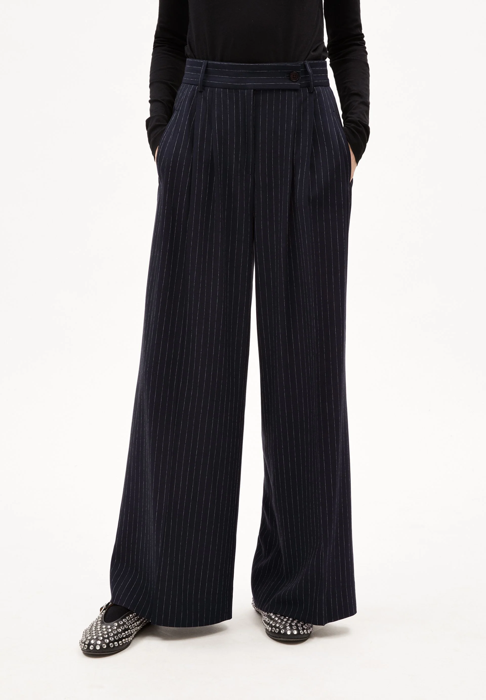 KAAYUA PINSTRIPE | night sky-white