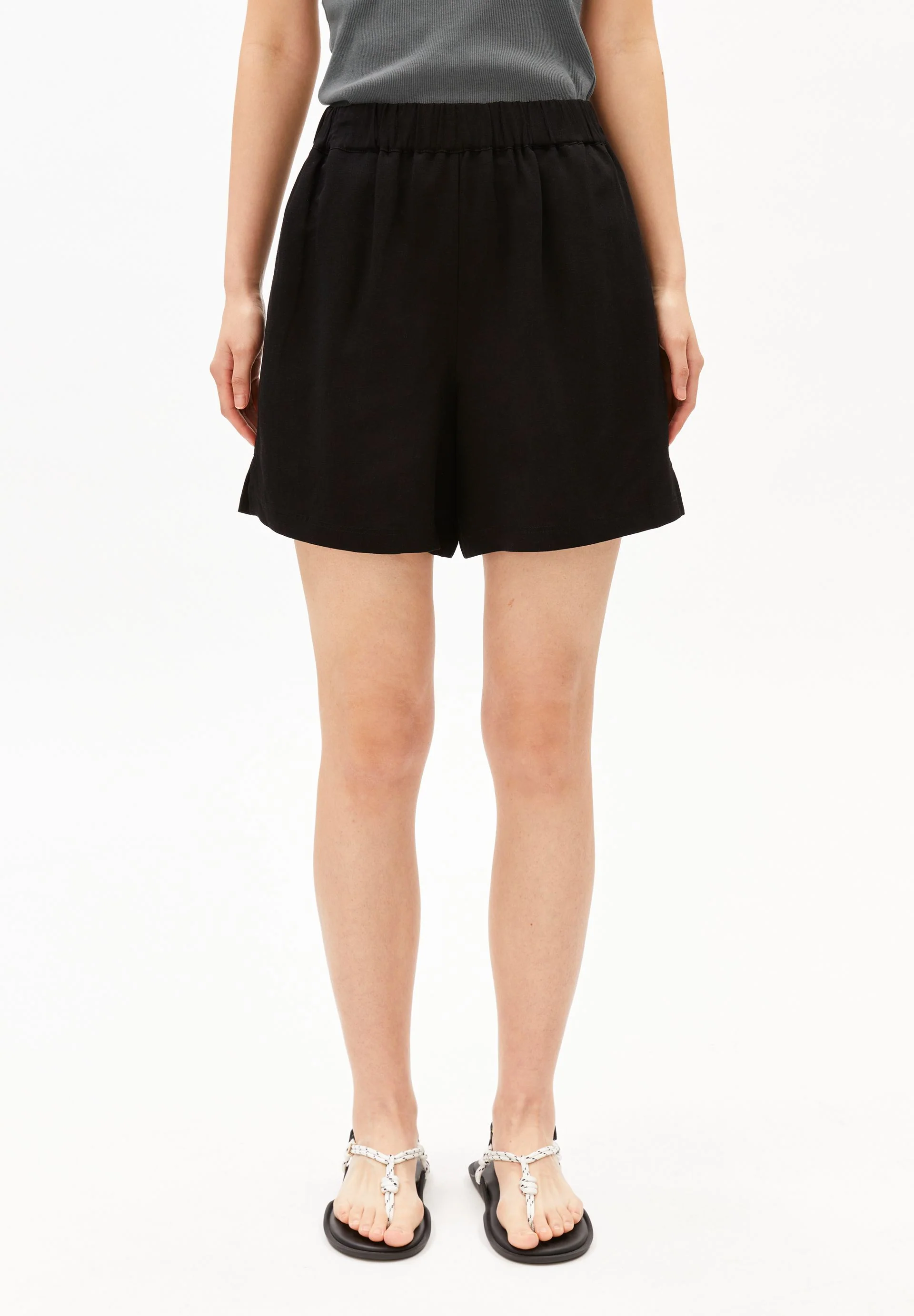 LEINEN-MIX PULL-ON SHORTS | black