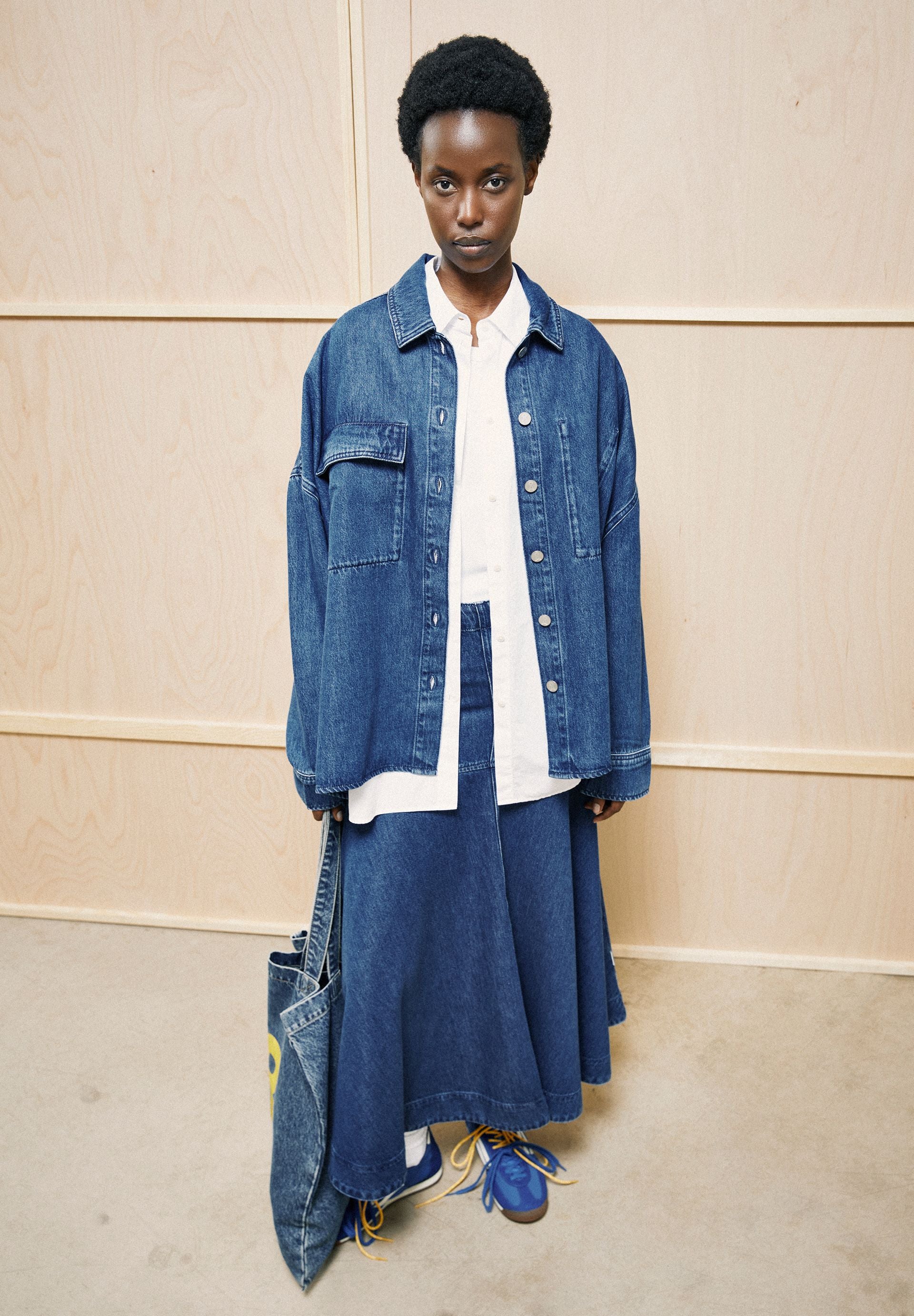 OVERSIZED JEANSBLUSE | bright blue - Image 4