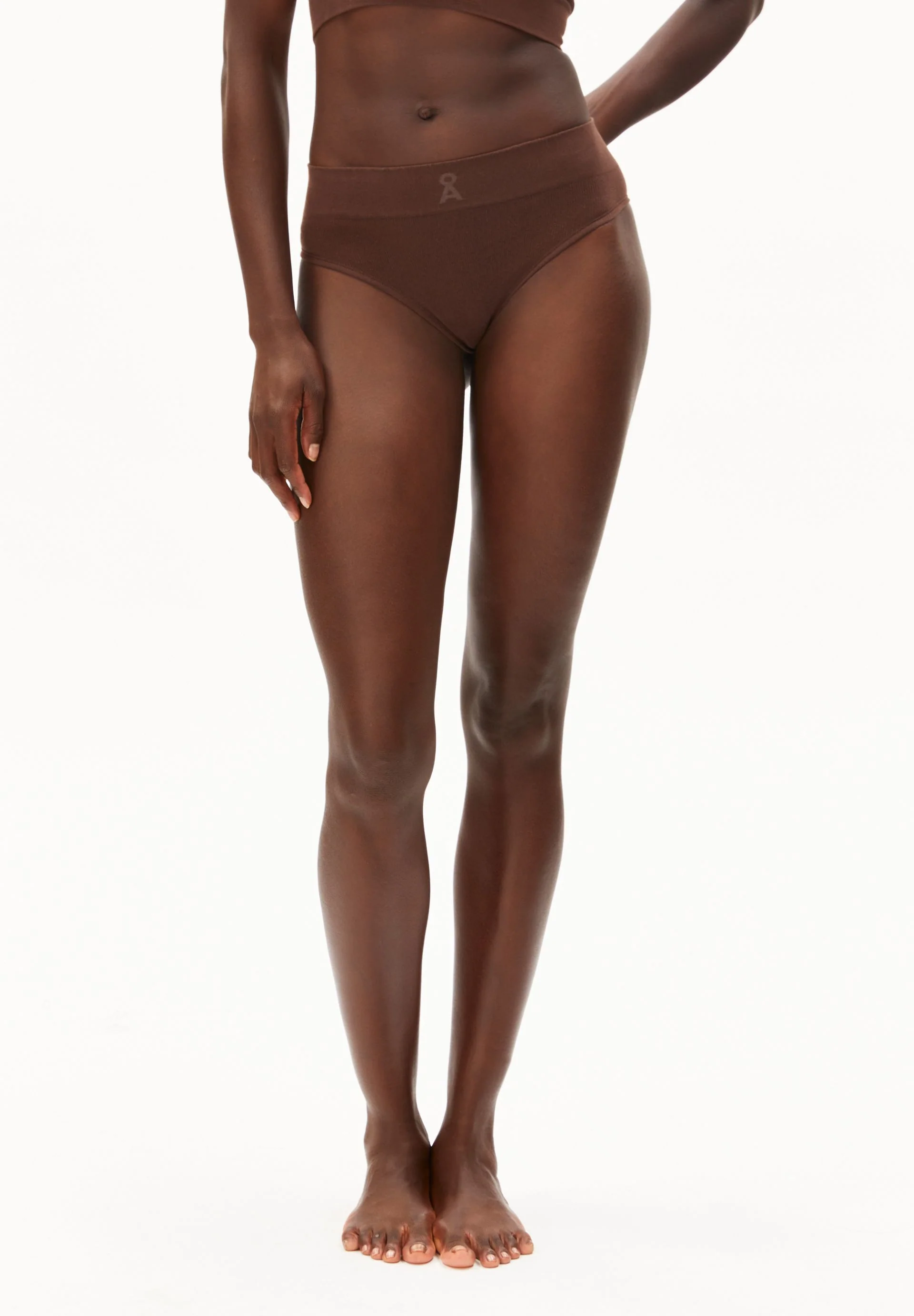 PANTAA SEAMAALA SLIP | ebony