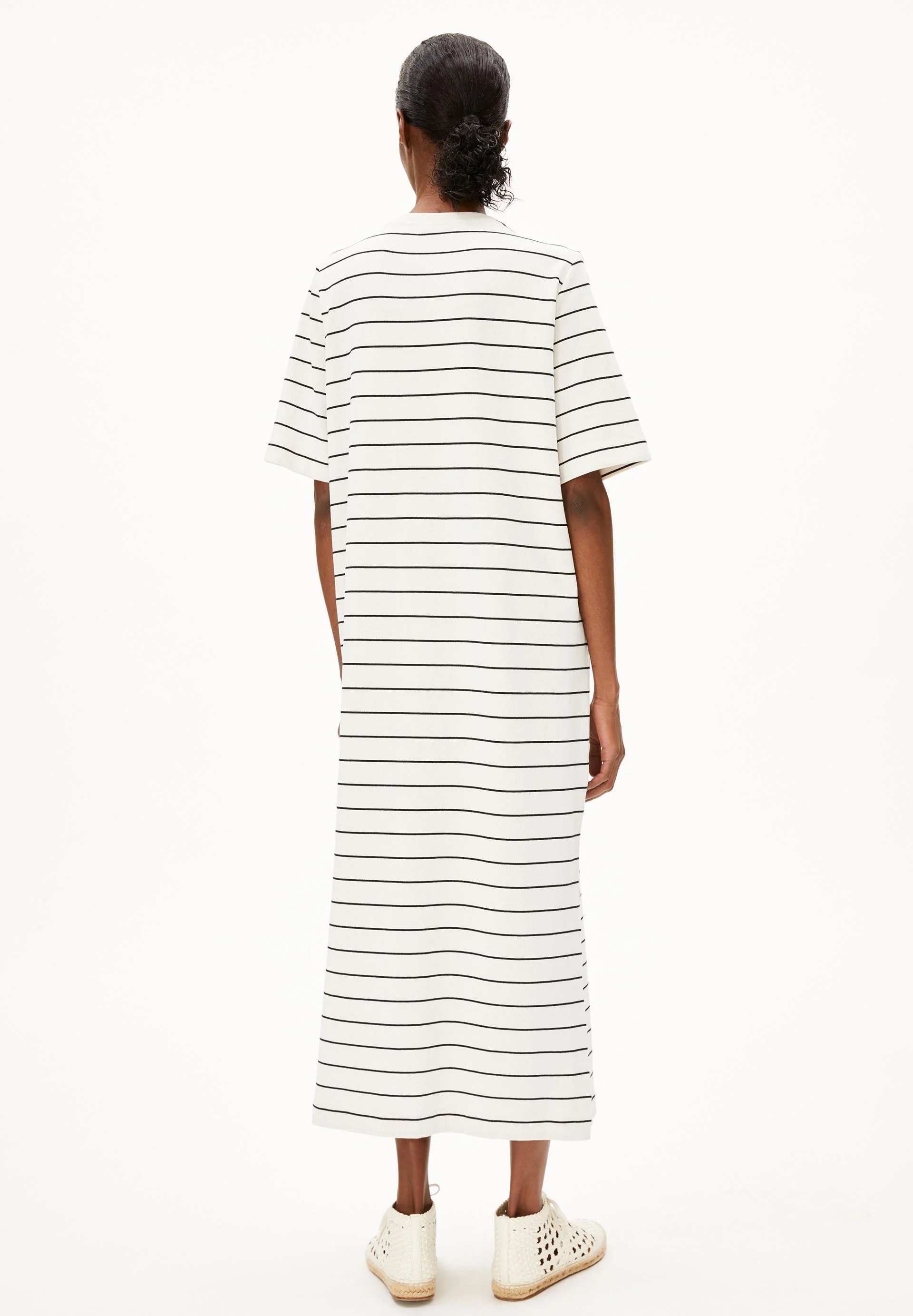 XELINAA FEIN GESTREIFTES MIDI-KLEID | undyed-black - Image 2
